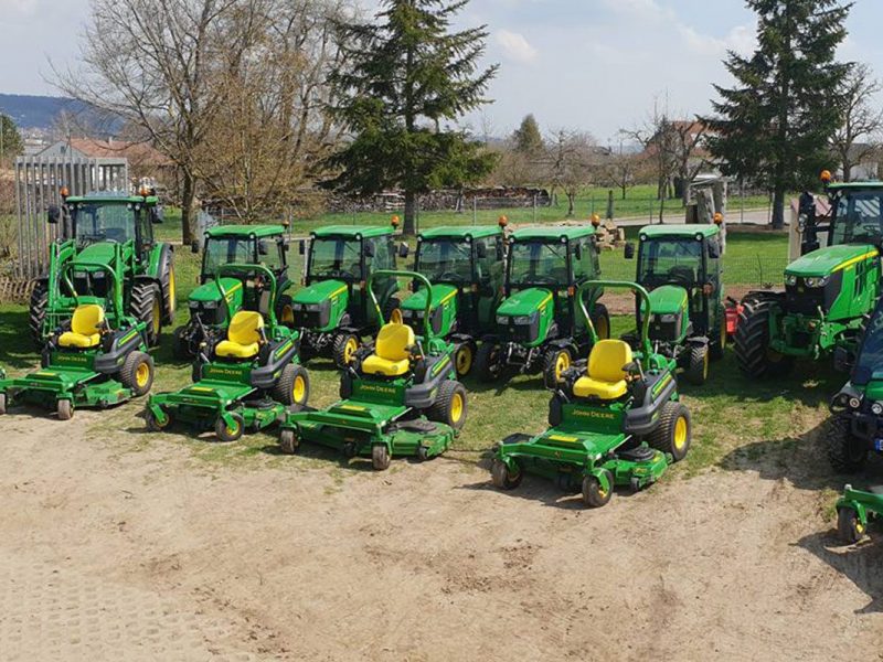 John Deere Fahrzeuge bei SchmidtWeissGrün